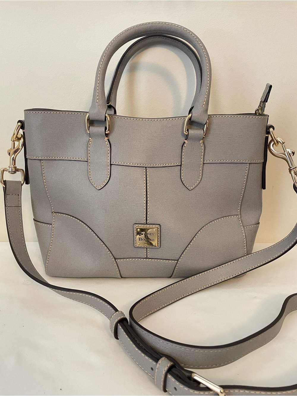 Dooney & Bourke Light Gray Saffiano Leather Purse - New Cond.
